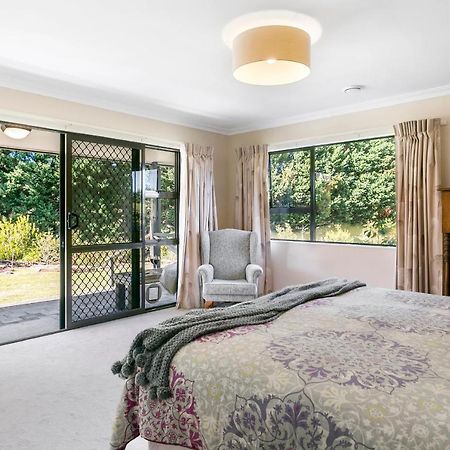 Lupin Lodge Bed & Breakfast Taupo Exterior photo