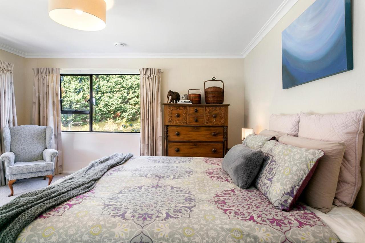 Lupin Lodge Bed & Breakfast Taupo Exterior photo