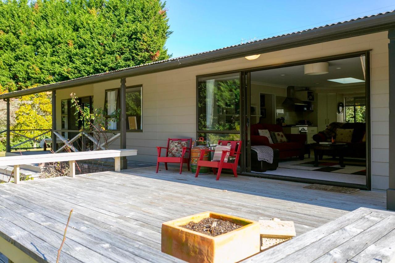 Lupin Lodge Bed & Breakfast Taupo Exterior photo