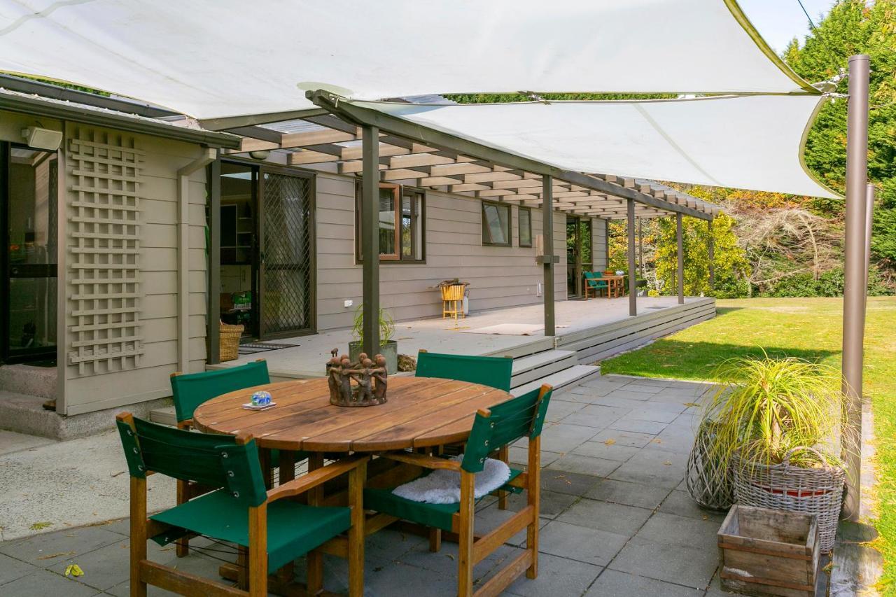 Lupin Lodge Bed & Breakfast Taupo Exterior photo