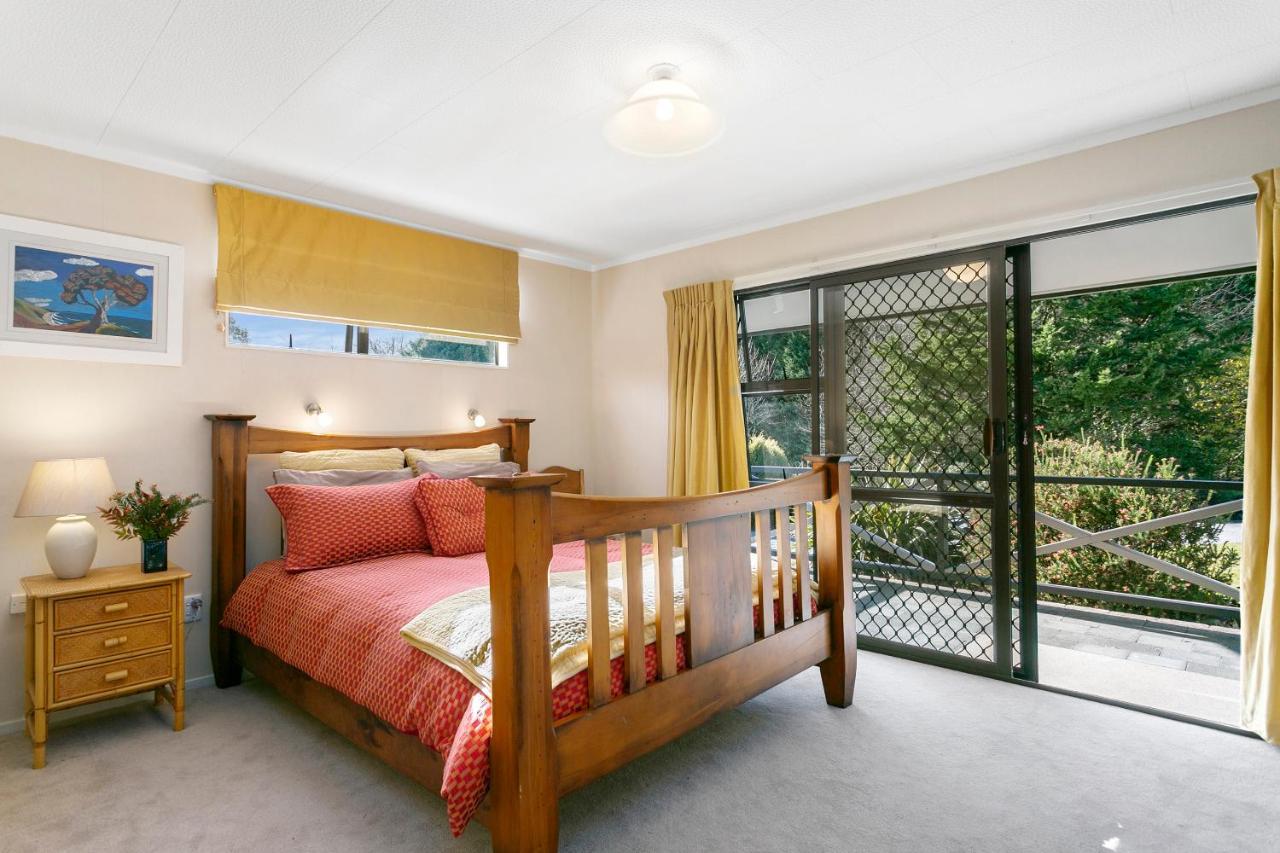 Lupin Lodge Bed & Breakfast Taupo Exterior photo