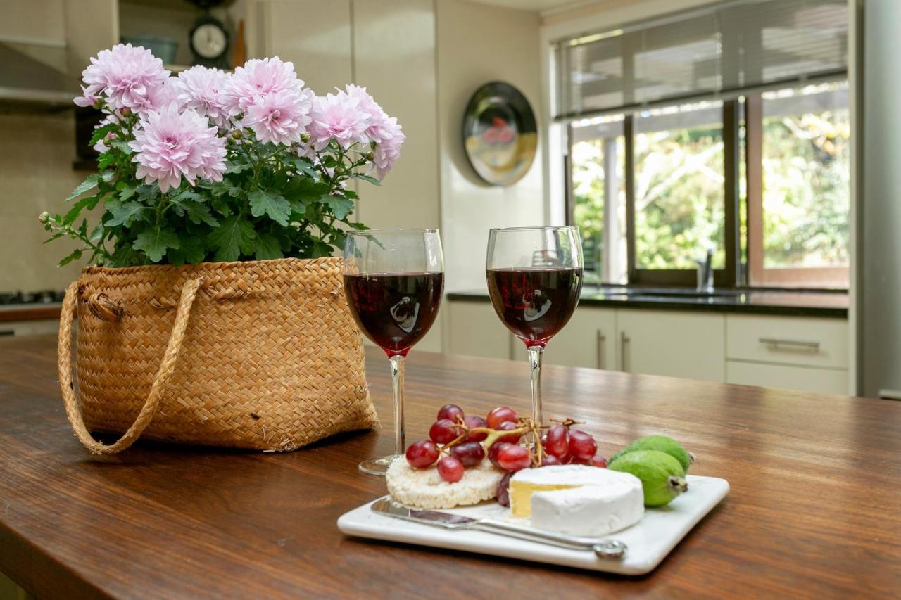 Lupin Lodge Bed & Breakfast Taupo Exterior photo